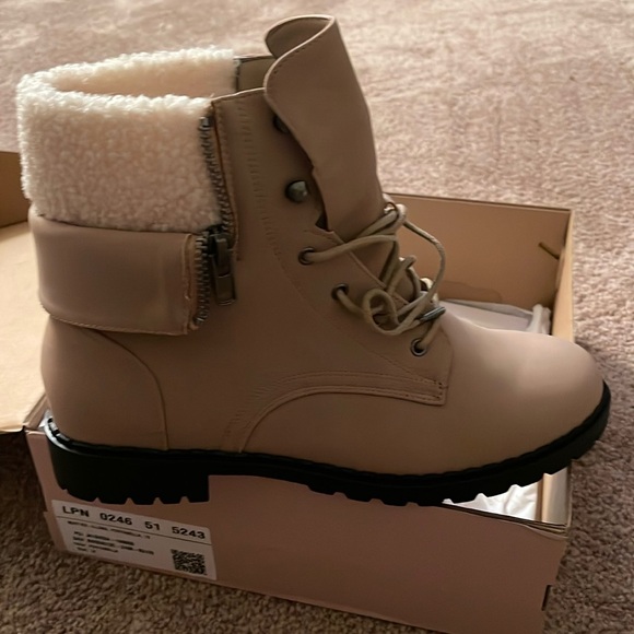 New in Box - Picture 3 of 4